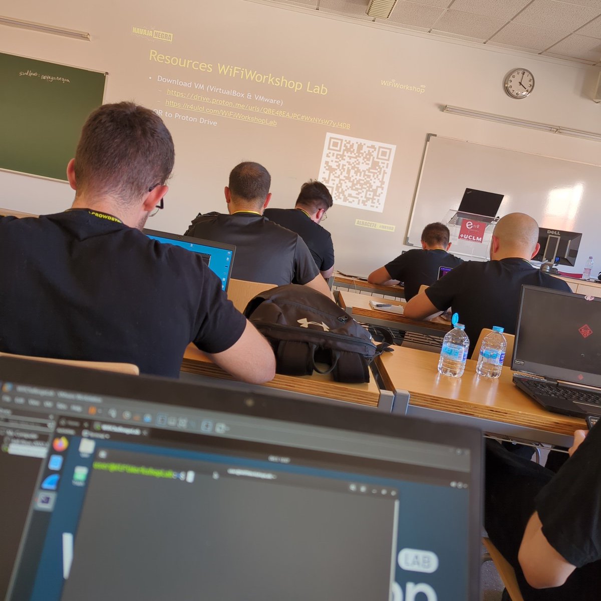T0N1sm's tweet photo. 🙌 Empezamos el taller de Wifi impartido por @_r4ulcl_ en @NavajaNegra_AB 🔥
Recurso: https://t.co/xHkYTbjZbk
#wifichallengelab #cybersec #hacking https://t.co/qmcAvdrHOJ