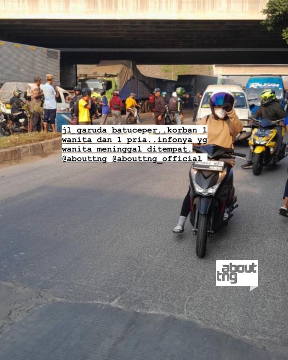 abouttng's tweet photo. Pria dan wanita berboncengan motor terlibat kecelakaan tabrak lari oleh sebuah mobil di Jl. Garuda depan PT Sayap Mas Utama (Wings), Batuceper, Kota Tangerang pada Kamis (5/10/2023) sekitar pukul 07.00 WIB.

Menurut keterangan saksi di lokasi, korban wanita meninggal di tempat dan jenazahnya dibawa ke RSUD Kabupaten Tangerang.

Sementara korban pria mengalami luka berat dan dilarikan ke RSUP Dr. Sitanala, Neglasari.