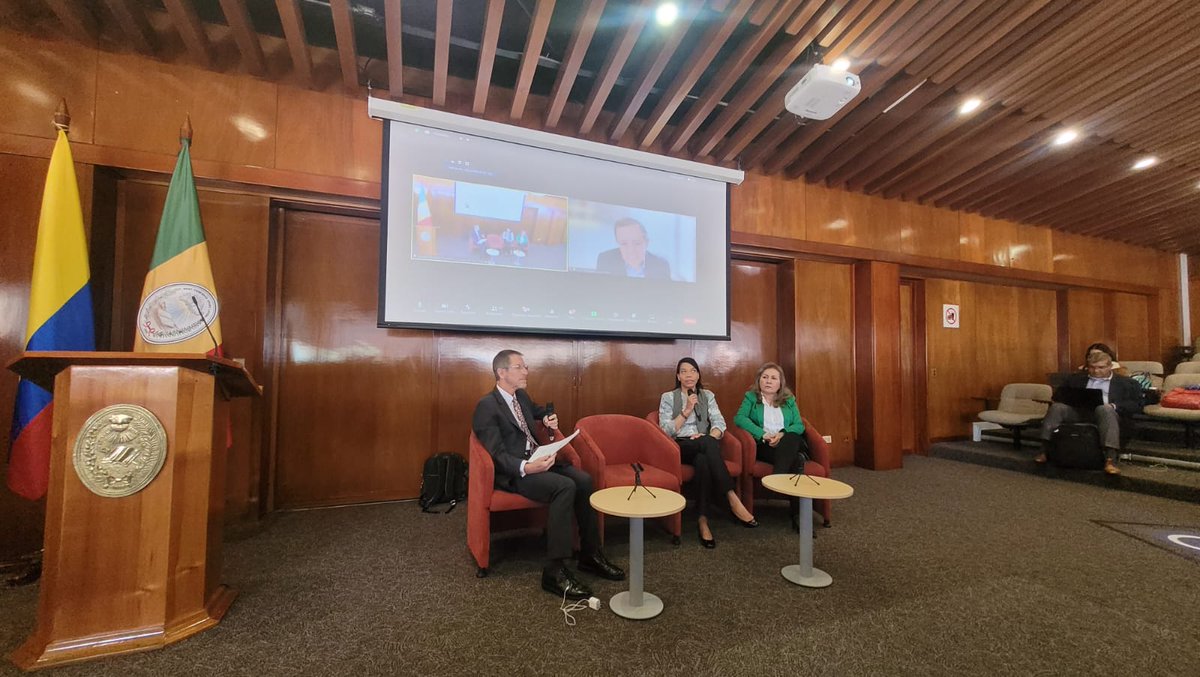 ConfecoopCol's tweet photo. #ForoRégimenCooperativas
A esta hora modera el Foro de Régimen a las Cooperativas Emilio José Archila exconsejeró presidencial para la estabilización y consolidación.
#Coop #Cooperativas #Confecoop #EconomíaSolidaria
Evento Hibrido desde @UExternado https://t.co/jH8lPSXoa6