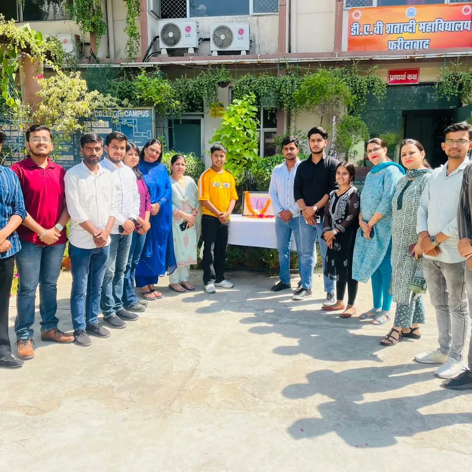 Abvpfaridabad09's tweet photo. अखिल भारतीय विद्यार्थी परिषद NIT नगर इकाई द्वारा रानी दुर्गावती जयंती पर DAV शताब्दी कॉलेज मे पुष्पांजलि अर्पित की 
#joinabvp #abvphr https://t.co/yLpCeJEQlM