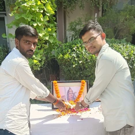 Abvpfaridabad09's tweet photo. अखिल भारतीय विद्यार्थी परिषद NIT नगर इकाई द्वारा रानी दुर्गावती जयंती पर DAV शताब्दी कॉलेज मे पुष्पांजलि अर्पित की 
#joinabvp #abvphr https://t.co/yLpCeJEQlM