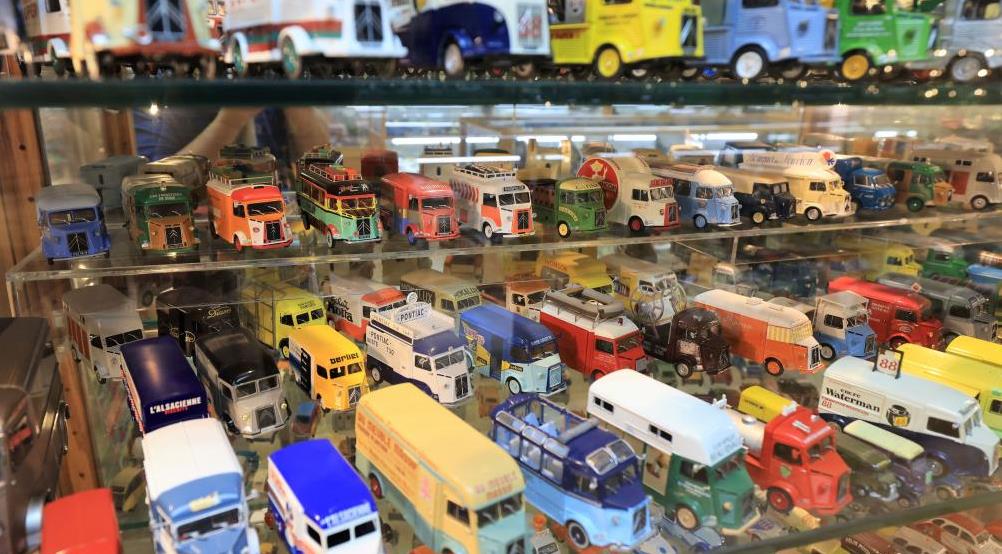 Guangming_Daily's tweet photo. Model cars displayed at Billy Karam #Museum in #Lebanon๐๐ฑ๐ง
Photo taken on Oct. 3, 2023 shows #model cars displayed at the Billy Karam Museum in #ZoukMosbeh, Lebanon. Extending over 1,500 square meters , the museum displays thousands of #mini #sports and #classic #cars. https://t.co/VoE0bQAqU8