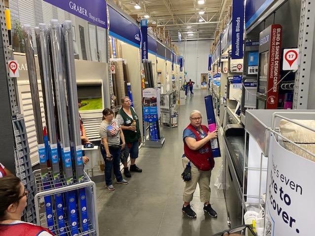 forrest1917's tweet image. Today at the FARMINGDALE Lowe’s we continue our BEST plan and we got a great learning class from Elizabeth on how to cut blinds!!!!! #success #developandgrow  @erick_marrero11 @l_abbatecola @TweetUsR30 @paularubioHR @cag315