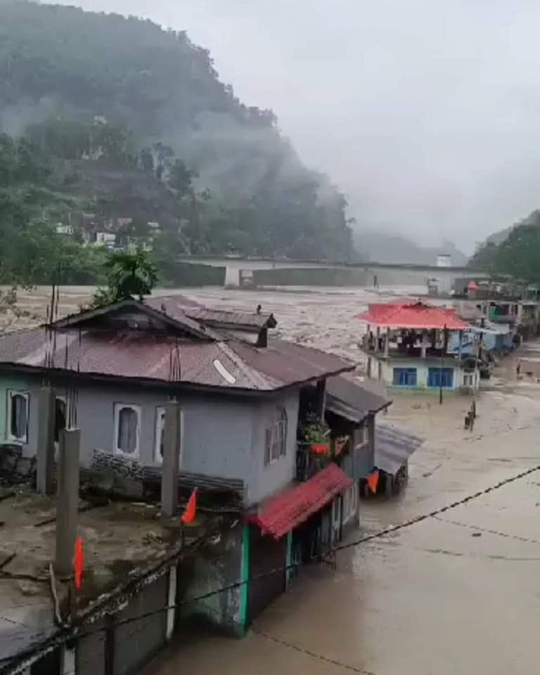 LicypriyaK's tweet photo. #HappeningNow This is how climate crisis looks like in India now. 

Cloudburts in Sikkim killed atleast 14 &amp; 104 missing and thousands of people becomes homeless. 

Cloudbursts are a common occurrence in Himalayan regions but it becomes frequent due to climate change. https://t.co/rSJQptUe0e