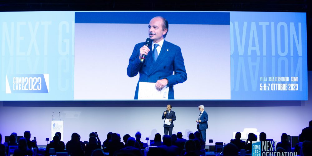 IPZS's tweet image. #ComoLake2023 @AlessioButti_  su scenari e opportunità: “L’identità digitale in un futuro prossimo diventerà la norma“ ma “la mancanza di una #identitàdigitale europea rende complessa la comunicazione tra Stati e sono convinto che nostro #wallet sia un ottimo punto di partenza”