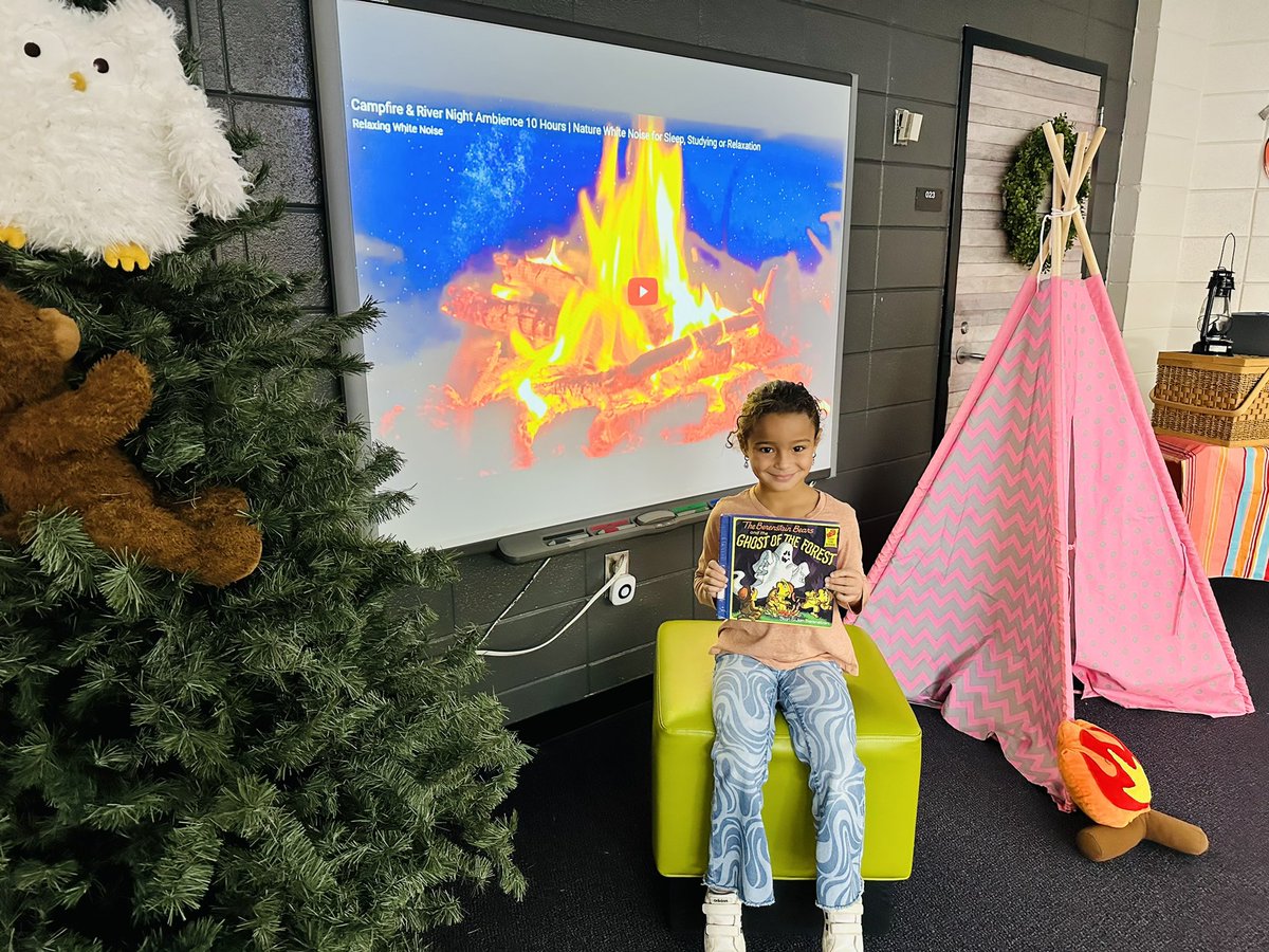 OCPSMediaCenter's tweet photo. Read, Snap, CREATE! Kinders started their library camp out by learning how plants and animals adapt as the seasons change. They also enjoyed a spooky Berenstain Bears story before creating plants and wildlife that could be found on a camping trip! 🐻📗🏕️ https://t.co/w1sSTNmyzS