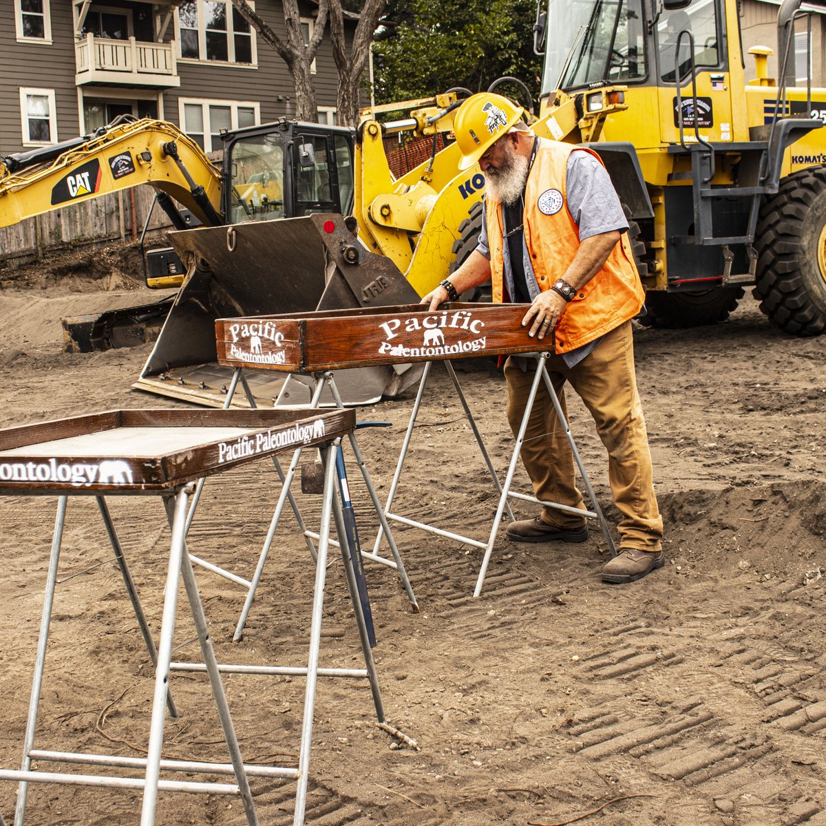 wathompson's tweet photo. The non-profit arm of Pacific Paleontology is fundraising to build two fossil sifting screens for the Santa Cruz Museum of Natural History like the ones seen here.  The cost to build the two screens is a nominal $200.00 and your donation would be tax deductible.  Please DM. https://t.co/LvHac5VZ4m
