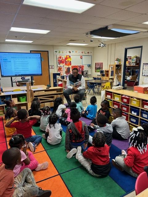 GSCSDistrict1's tweet photo. Happy #GAPreKWeek!! It's always a pleasure to be with my bosses in the heart 🤝of the #OmnipotentFirst at Susie B. Atkinson Elementary School @ATK. Shout out to Mrs. Franklin's #PreK scholars. #PACE #District1 #Bop #SusieBAtkinson #GSCS #Read #Read https://t.co/dUISpzxlGB