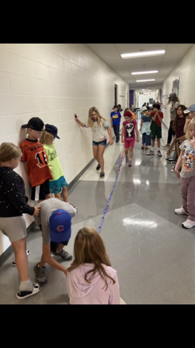 TalawandaSTEM's tweet photo. Longest Paper Chain Challenge with Kramer 3rd grade! https://t.co/x41kZv8TlU