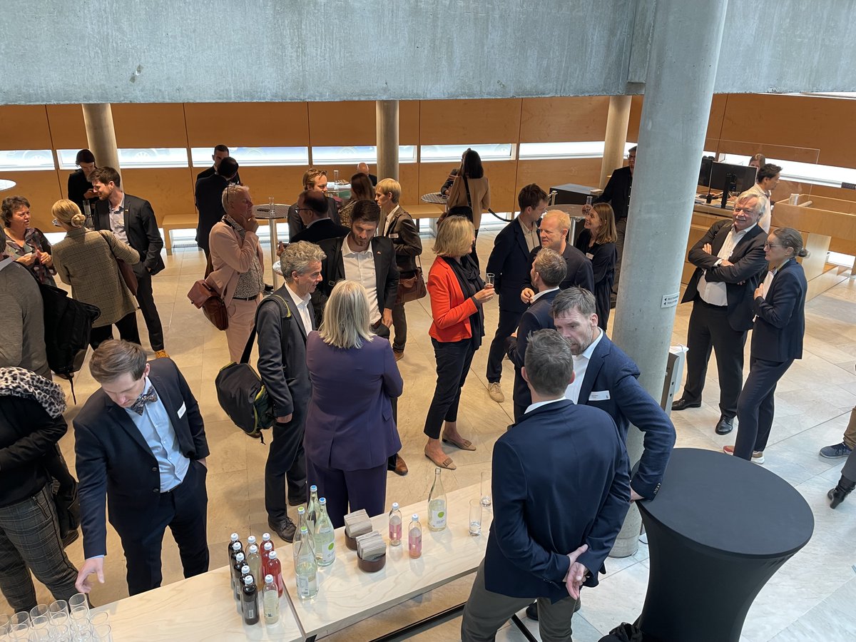 Der Ausbau der #Fernwärme ist ein Schlüsselelement für das Gelingen der #Wärmewende. DE &amp; #DK sind bei diesem Thema seit Jahren im engen Austausch. Ein Höhepunkt dieses Dialogs: Unser gemeinsames 🇩🇪🇩🇰 Fernwärmeforum mit <a href="/dena_news/">dena</a> heute in den Nordischen Botschaften.