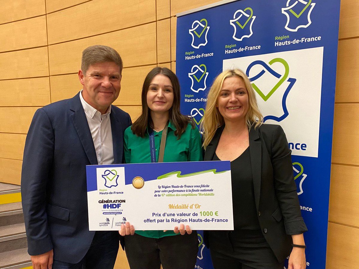 rigaud_laurent's tweet photo. 👏 Un grand BRAVO à Océane, apprentie pâtissière qui s'est illustrée avec sa médaille d'Or le mois dernier à la 47e édition des compétitions #WorldSkills et qui a été mise à l'honneur aujourd'hui par la Région @hautsdefrance ! 👩🍳
#GenerationHDF https://t.co/wdoWY0HdZ4
