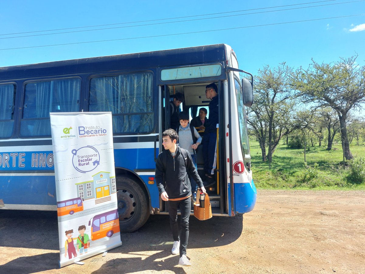 🌾🚍 Verificamos el servicio de #transporteescolarrural, en esta oportunidad lo hicimos en los departamentos: Feliciano y San Salvador

“Garantizamos el acceso a la educación de 11.156 estudiantes de zonas rurales de todos los departamentos”, dijo el director, <a href="/bertoliseba/">Sebastián Bértoli</a>