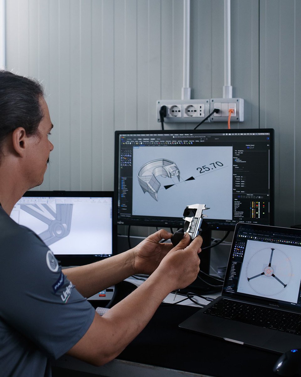 lunarossa's tweet photo. Custom-designing and fully 3D printing Luna Rossa’s equipment and components, from steering wheels to joysticks: it happens right here at the Base in Cagliari.   
#3dprinter #AmericasCup #LunaRossa #LunaRossaPradaPirelli #Sailing https://t.co/5jfGURAGqV