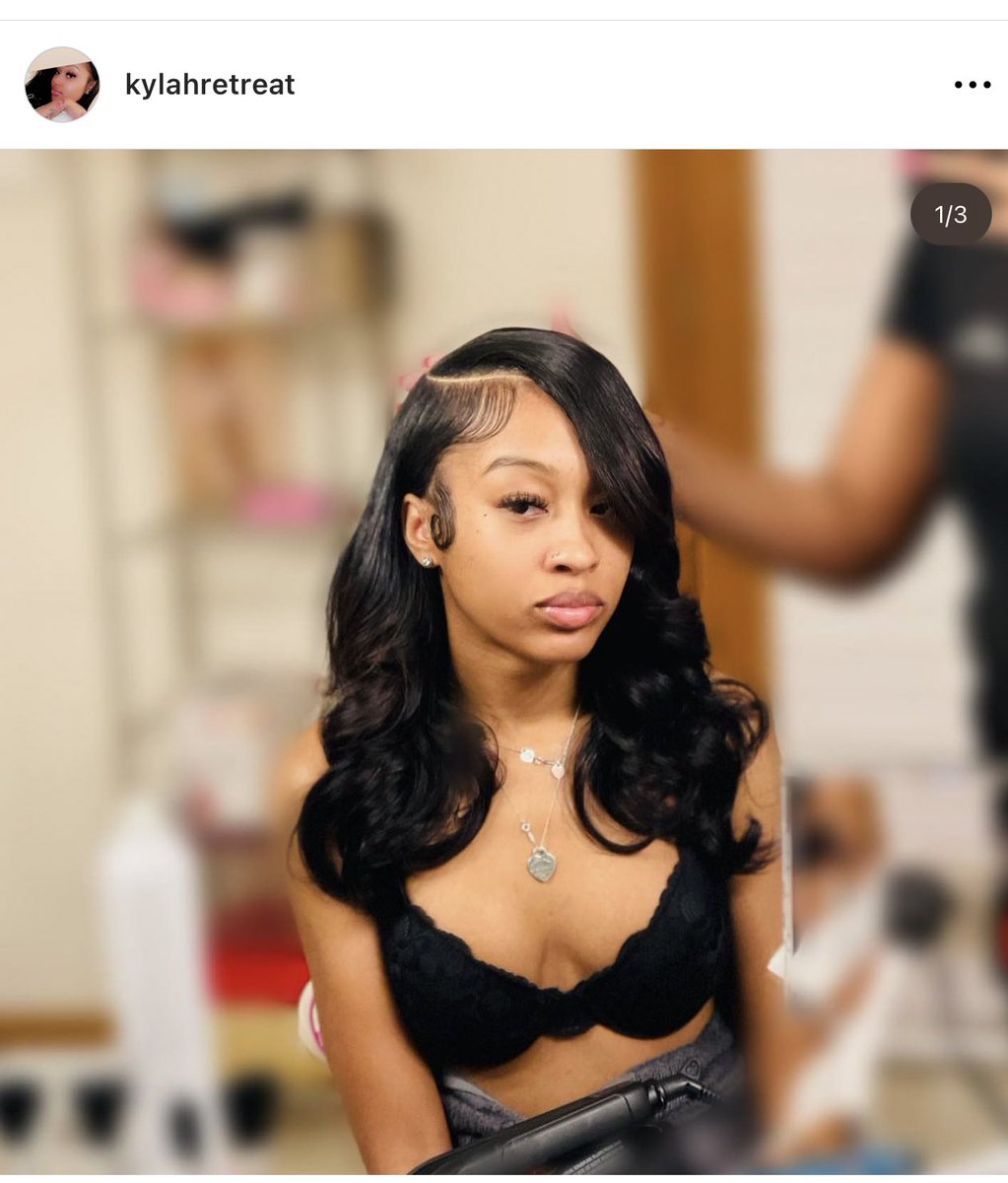 Pooder__G's tweet photo. @1bigbraat 🙋🏻‍♀️ from Chicago too, click the link. $90 quickweaves today only 

https://t.co/RPP90tJFEm https://t.co/tu7cEgvqpf
