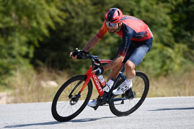 Filippo Ganna on bike cornering. 
