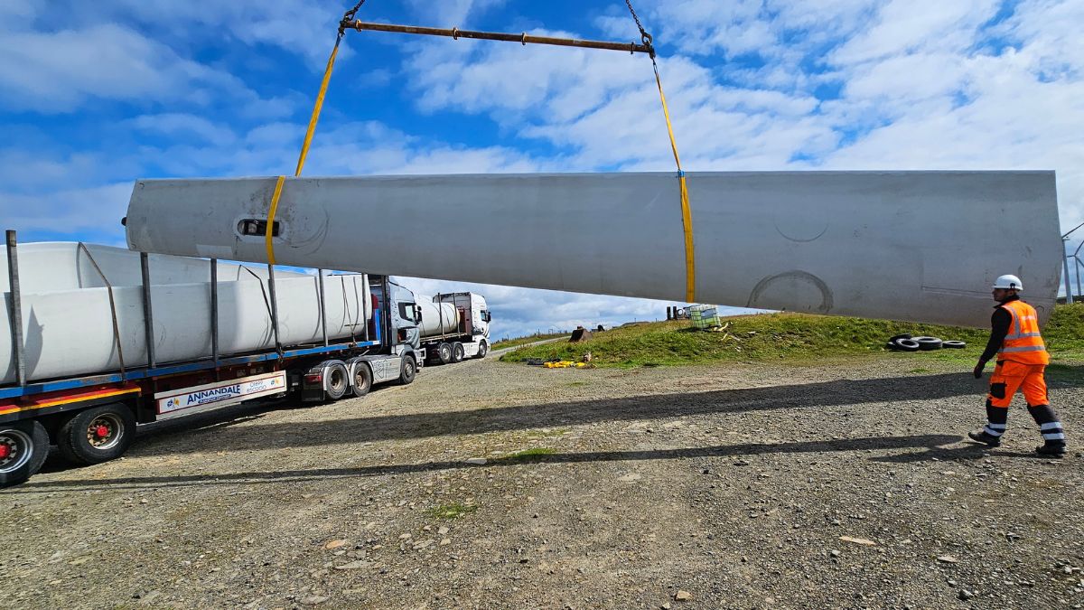 Proud to be working with <a href="/re_blade/">ReBlade Limited</a> to give end-of-life wind turbine blades a useful second life. ♻️👇

thriverenewables.co.uk/latest-news/ne…

#circulareconomy
