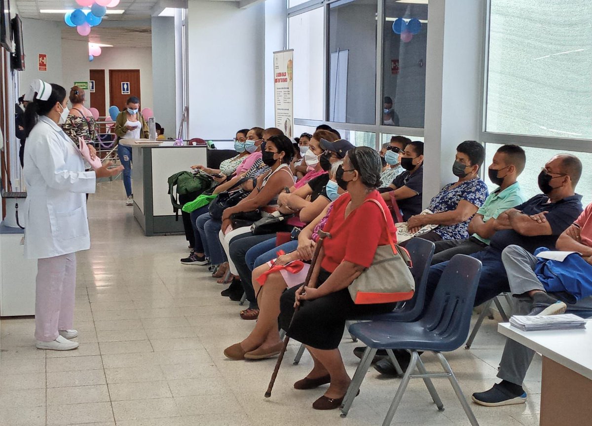 CSSPanama's tweet photo. #LosSantos
El departamento de enfermería del ULAPS de Guararé, dicta docencia en sala de espera dirigida a usuarios, sobre la importancia de la detección temprana del cáncer de mama. https://t.co/cnCHQcpd6x