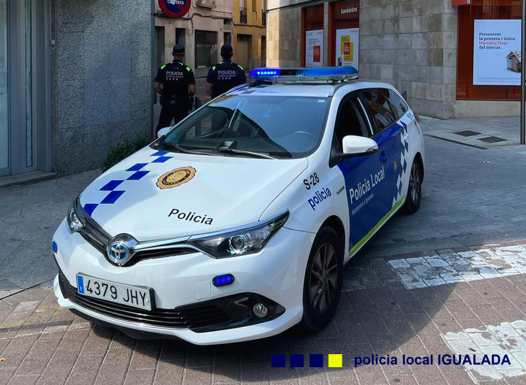 PoliciaLocalIGD's tweet image. 🏠 Aquest matí hem evitat l'ocupació d'un habitatge al nucli històric gràcies a l'avís d'un veí i hem pogut retornar l'immoble al seu propietari. 

👉 La col·laboració ciutadana és fonamental. Si ens necessiteu, ens trobareu les 24 hores al 93 804 81 81.

#PoliciaLocalIgualada