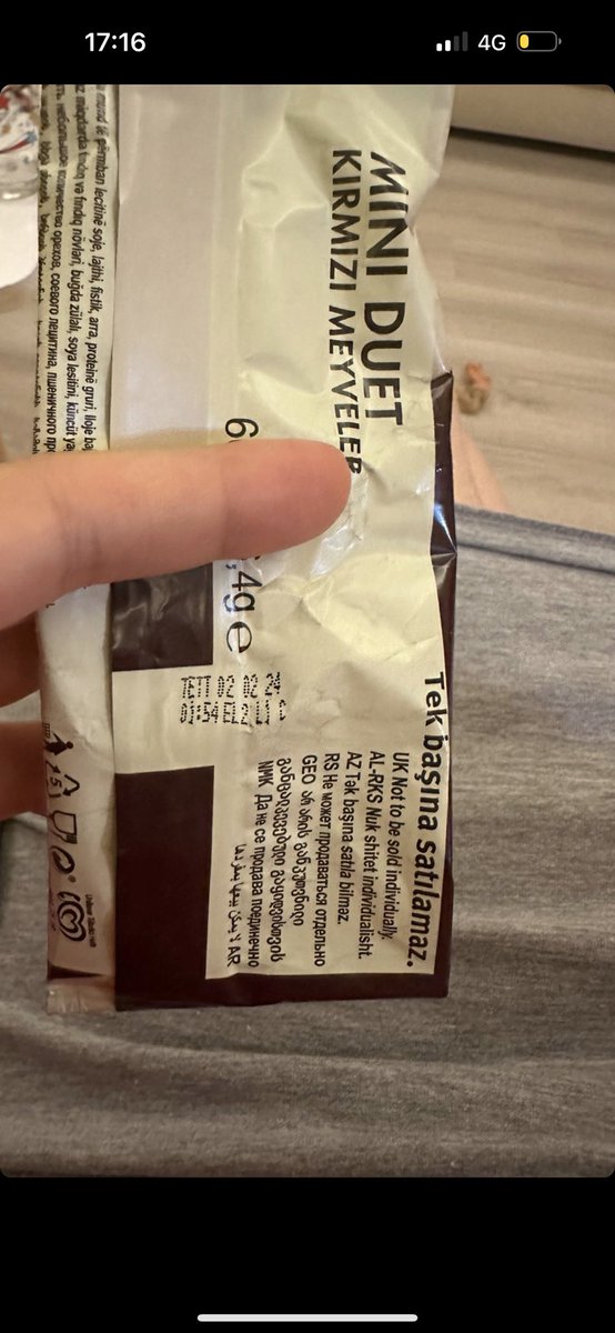 O kadar övülen, sözde tadına doyulmayan Magnum dan küflü dondurma çıktı. Kendilerine yazdığımız halde geri dönüş yapmadılar.
Lot numarası da görseli de aşağıdaki gibidir <a href="/MagnumIceCream/">Magnum Ice Cream</a>