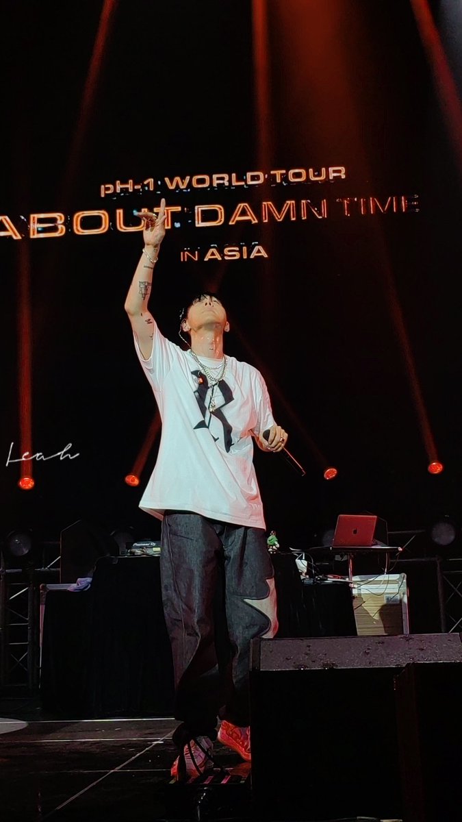 gujing616's tweet photo. I really want to go back to the first half of the year and follow you to various cities to see your performance~ It was such a happy time.@ph1boyyy https://t.co/iGn2krCSOc