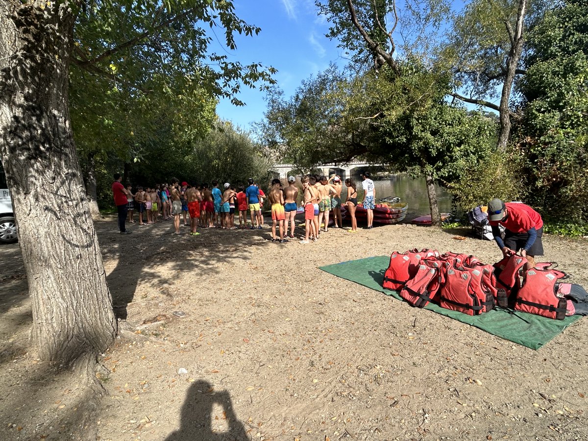 CCMiramadrid's tweet image. El alumnado de 6º de Primaria ha tenido  una salida organizada por el Departamento de Educación Física al embalse de Picadas (Pelayo de la Presa).

El objetivo de la excursión es realizar actividades deportivas en el medio natural. 
#colegiomiramadrid #miramadrid #googlereference
