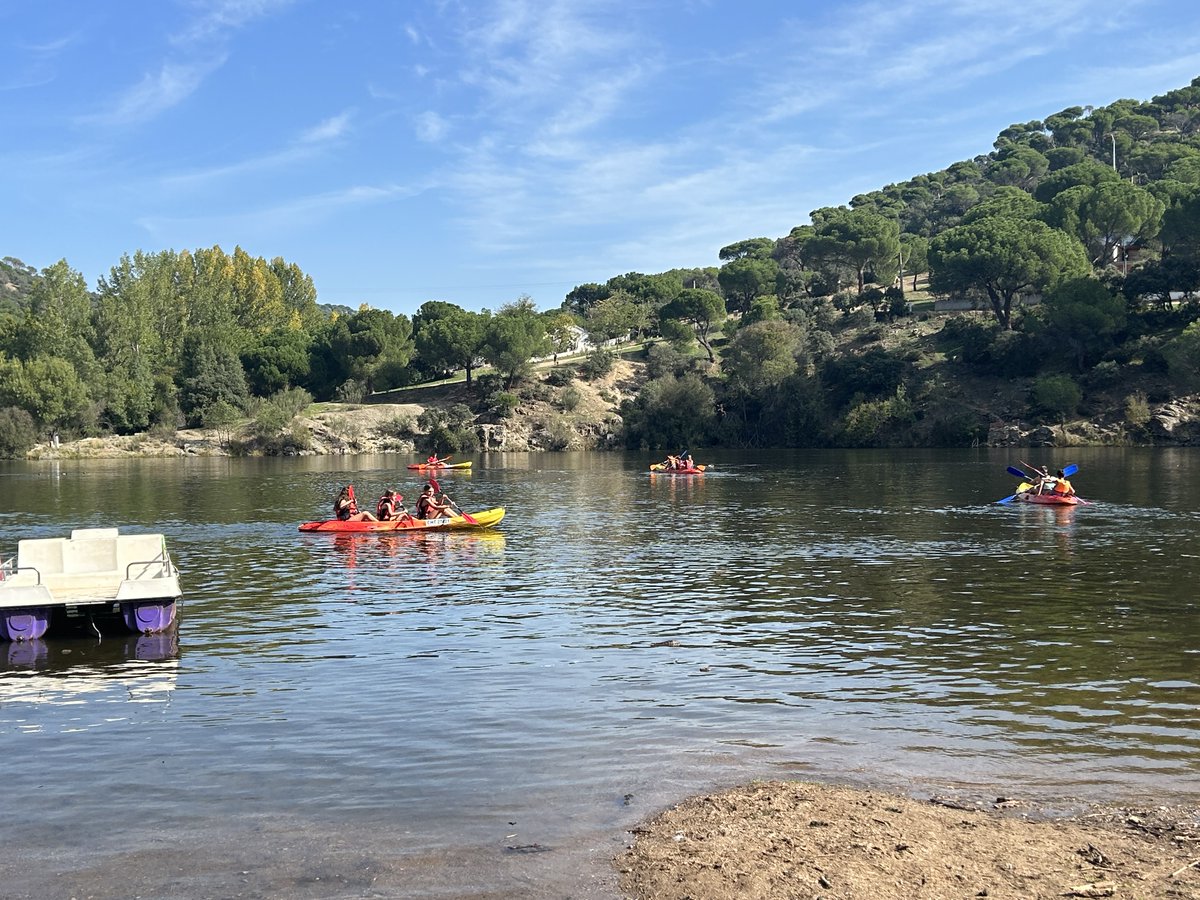 CCMiramadrid's tweet image. El alumnado de 6º de Primaria ha tenido  una salida organizada por el Departamento de Educación Física al embalse de Picadas (Pelayo de la Presa).

El objetivo de la excursión es realizar actividades deportivas en el medio natural. 
#colegiomiramadrid #miramadrid #googlereference