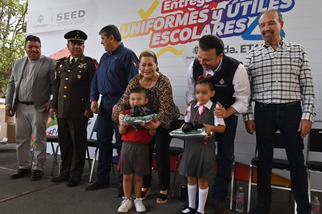 Agradezco a mi amigo el Gobernador del Estado, Esteban Villegas Villarreal, el inicio de la segunda etapa de la entrega de uniformes y útiles escolares para las niñas y niños gomezpalatinos. Comparto su visión de que, a través de la educación, podemos construir una mejor sociedad