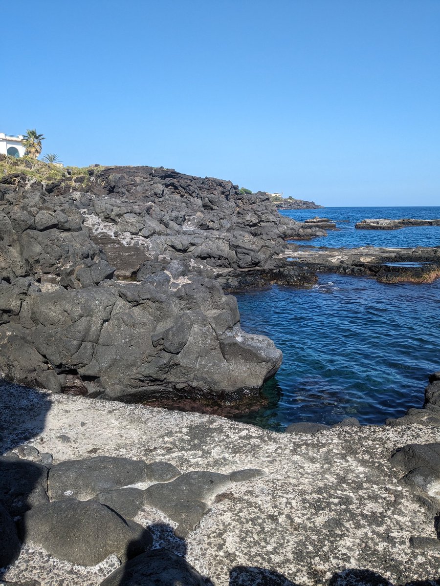 coproductiveEqu's tweet image. &apos;To kiss, and bite, the hand that feeds you...[is] to accept that you have not created yourself, without being deprived of creativity.&apos; - Jessica Benjamin (Like subjects, love objects.) #secureattachment #groundedandfree #maturity