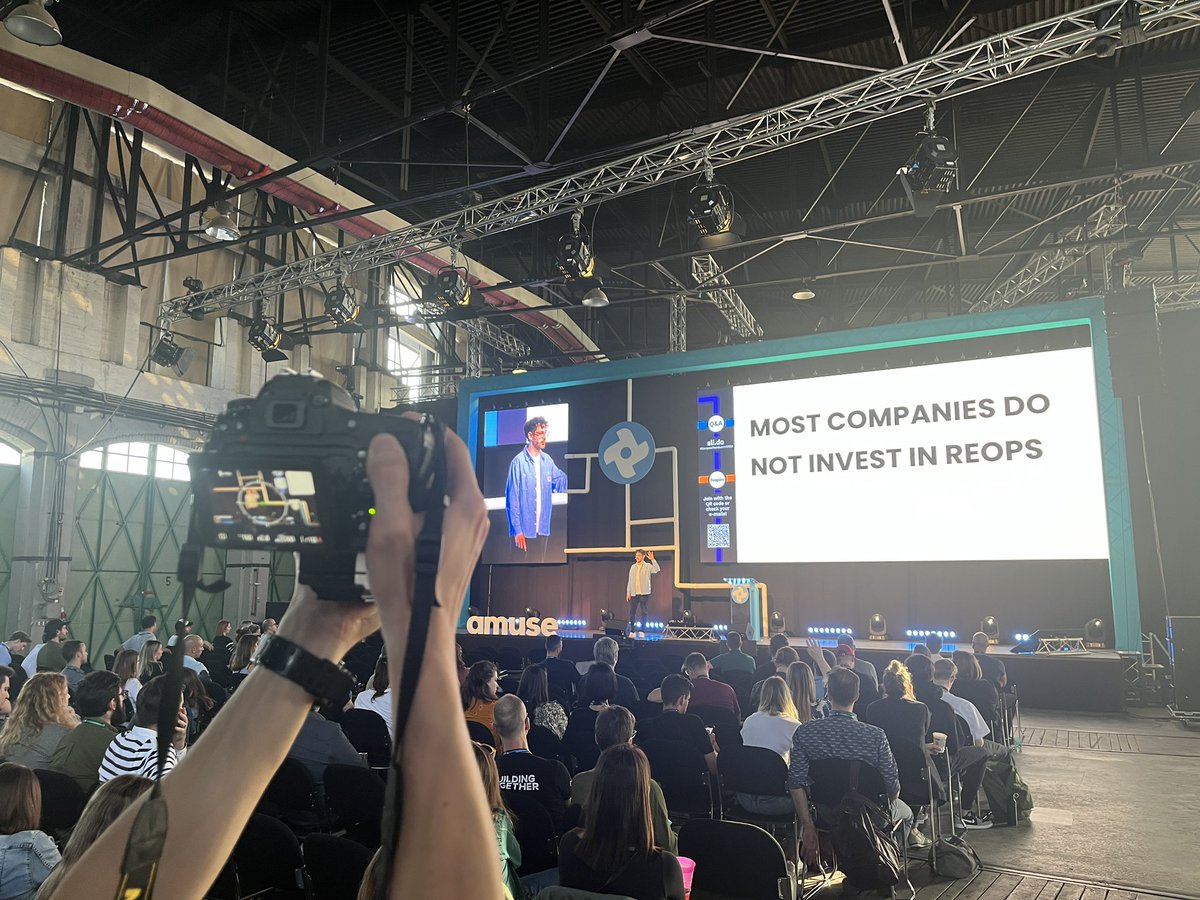 Powering Progress: Where Research Meets Infrastructure 🚀Julian Della Mattia is taking the #AmuseStage. “If you really want to take your product discovery practice to the level you must build the proper research infrastructure.”👆🏼 #CompassTechSummit #AmuseConf