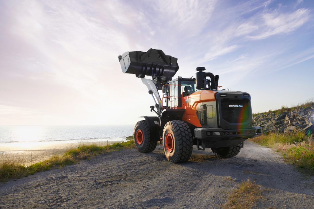 PMV_ME's tweet image. HD Hyundai Infracore wins large-scale DEVELON orders of 131 units from Saudi Arabia and Brazil, with 80 units and 51 units respectively for each country 

Read it here: zurl.co/yEgr./machiner… 
@Develon Equipment #develon #saudi #earthmoving #excavators #wheeledloaders #equipment