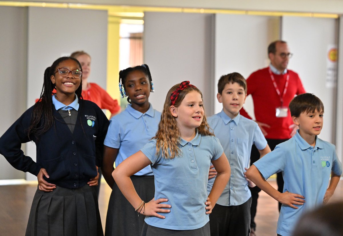 BBCSingers's tweet photo. We’re having a fantastic time with students across east London this week, working towards a performance at the #Gaia installation at @UCLEast tomorrow. 🌍🎶
📻 Listen to parts of our performance on @BBCRadio3 #InTune on 6 Oct & #Breakfast on 7 Oct.
📸 Workshop at @Hillyfield_E17 https://t.co/ZzEqMnJ8Mu