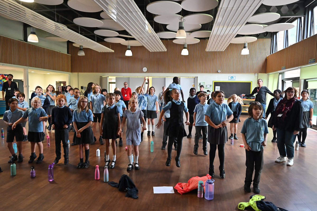 BBCSingers's tweet photo. We’re having a fantastic time with students across east London this week, working towards a performance at the #Gaia installation at @UCLEast tomorrow. 🌍🎶
📻 Listen to parts of our performance on @BBCRadio3 #InTune on 6 Oct & #Breakfast on 7 Oct.
📸 Workshop at @Hillyfield_E17 https://t.co/ZzEqMnJ8Mu