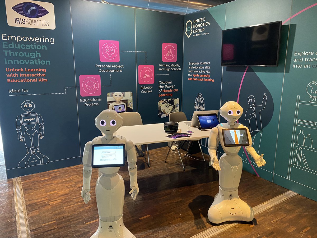 jabravoduque's tweet photo. En Paris en el evento de United Robotics Group , con Pepper, Nao y el robot camarero Plato, creo que en los próximos meses vamos a ver muchos Robots camareros, por menos de 12.000€ pones un robot a servir y recoger, y lo podras comprar en @CampTecnologico https://t.co/9hzbQz21a1