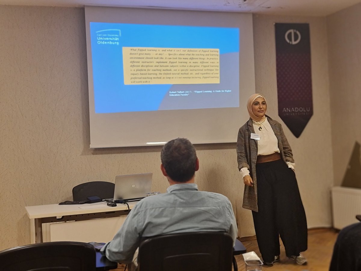 @Hebat_elgamal is presenting her longtitudal study on #flippedlearning and offering a new definition ;) 
@EADTU @_COER_