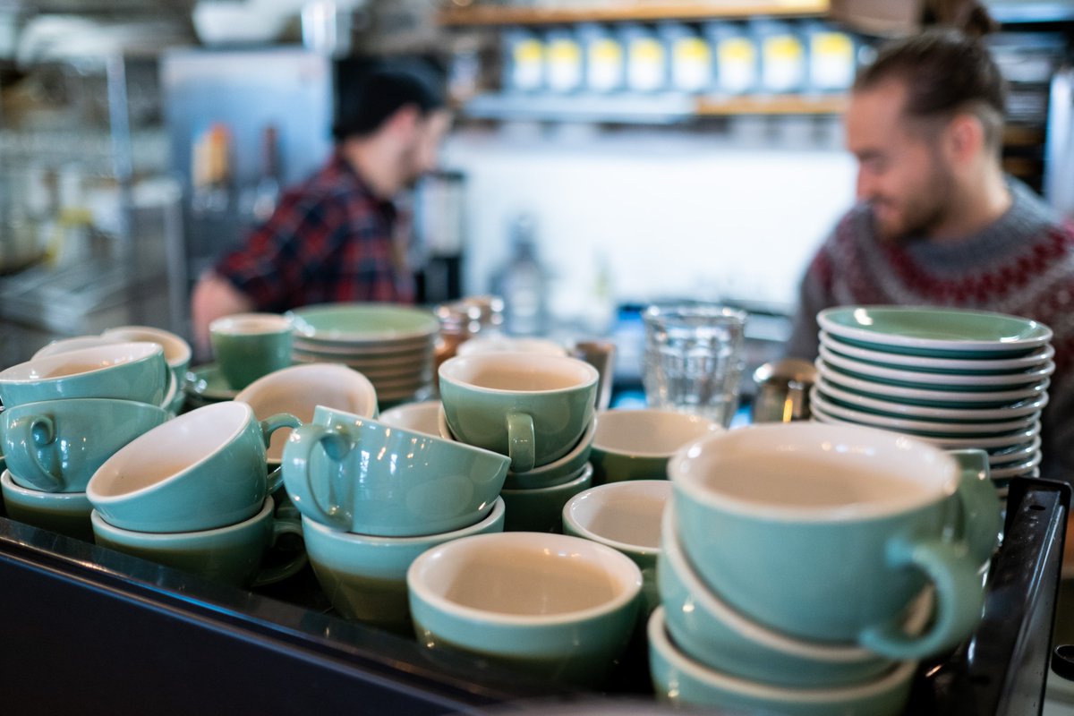 Looking for brunch recommendations? 🍽️ We asked four locals for their favourite breakfast joints, and their preferred menu items, in our latest issue. Find it on kingstonlife.ca. [Juniper Café photo by Rob Whelan]