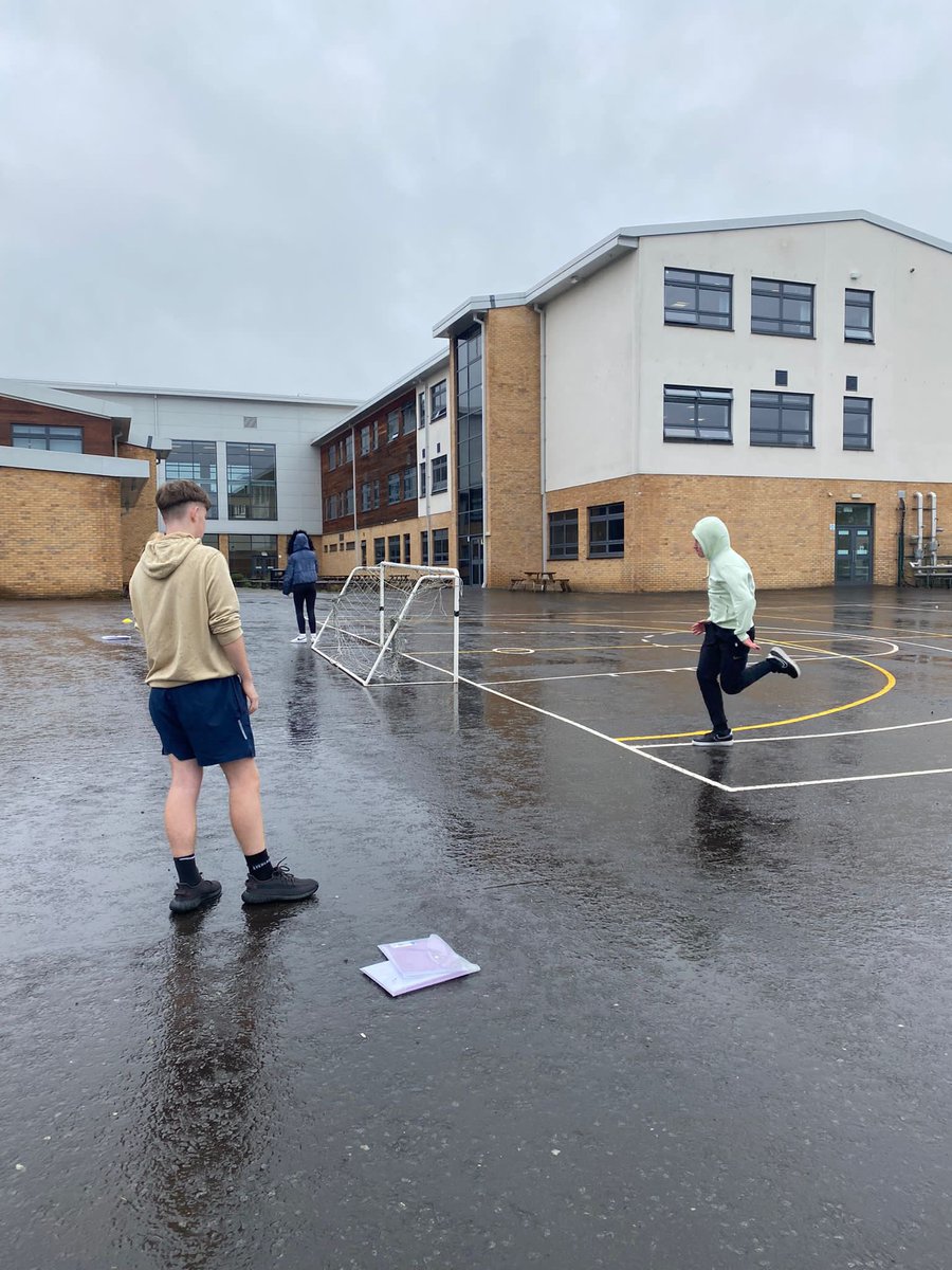 SL_THS_PE's tweet photo. 𝗛𝗜𝗚𝗛𝗘𝗥 𝗪𝗔𝗧𝗖𝗛 | ⏱️
The “autumn” elements did not stop our Higher pupils, as they battled through during their retesting period.
Couple of challenges to write about there I would imagine…
#PassingShower https://t.co/3OOP05SbiT