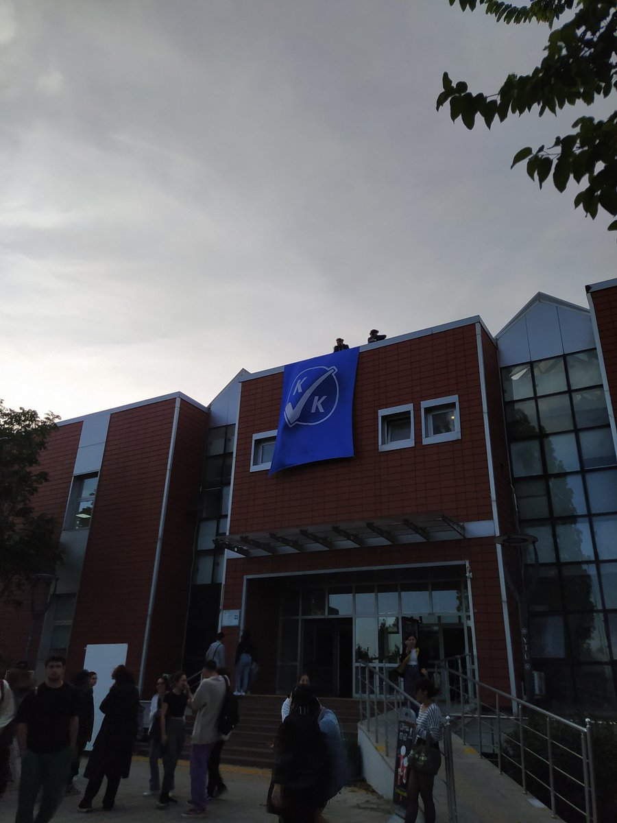 meksikaytusu's tweet photo. Bu kadar büyük KVK yazabildiniz ama bi "Yıldız Bizimdir" yazamadınız ya, size de yazıklar olsun https://t.co/4g5J5OyxiS