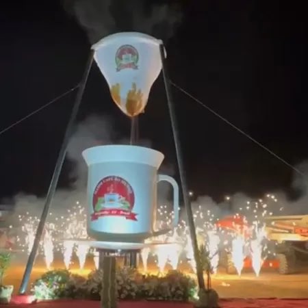 choquei's tweet image. 🚨BRASIL: “Maior Café Coado do Mundo” é feito no interior do Espírito Santo. 

A cidade de Brejetuba utilizou 700 kg de pó de café e coou 8.260 litros da bebida.