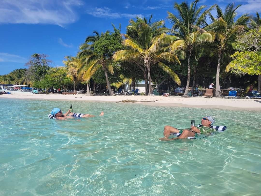 ThCaribbeanpost's tweet photo. Now this is the life! 🌴 Nothing like kicking back and enjoying the island vibes. 

📸 3 : Annelise Hagan
#Belize #Caribbean #islandlife #Travel #travelblogger https://t.co/L3Ws95Ib5m