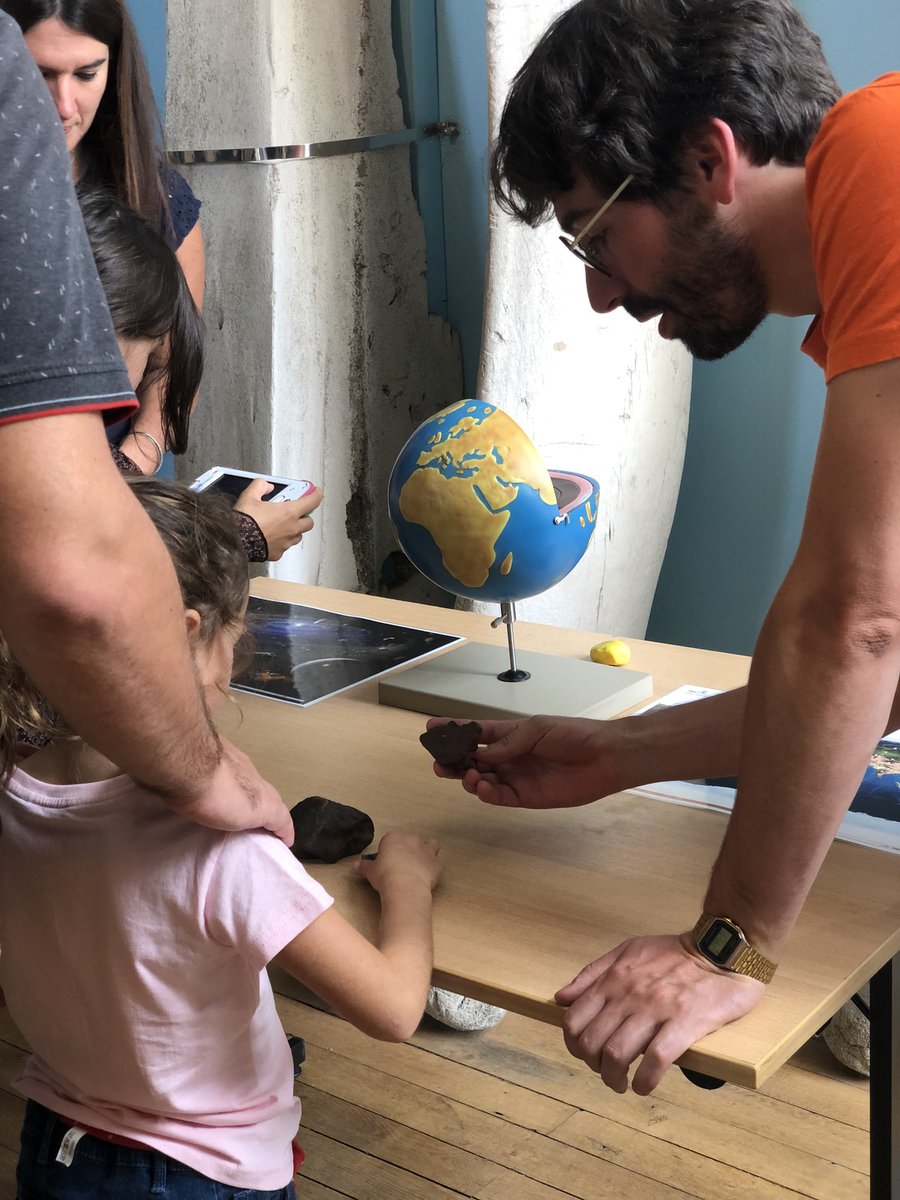 [ Mais t’es où, Météorites ? 🌠] À l’occasion de la Fête de la Science, un médiateur du Muséum sera présent les 14 et 15 octobre au Village des Sciences, à l’ESEO (École supérieure d'électronique de l'Ouest) pour une activité. infos ℹ️ cutt.ly/kwnRTWQD #CultureAngers