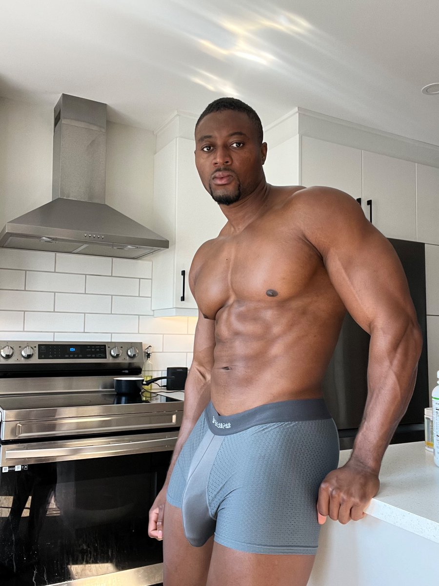 pydjee's tweet photo. Looking for a bottom to make content with after my gym workout #fitness https://t.co/67cyzLunpl