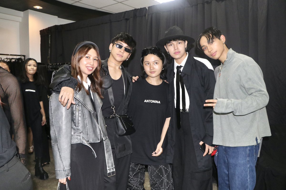 Official_ALAMAT's tweet photo. ALAMAT Tomas and R-Ji supported their brothers on BYS Fashion Week 2023 🤍🎉 

ALAMAT SLAY THE RUNWAY 
#ALAMATforANTONINA #BYSFW2023 https://t.co/FGViAoBJJp