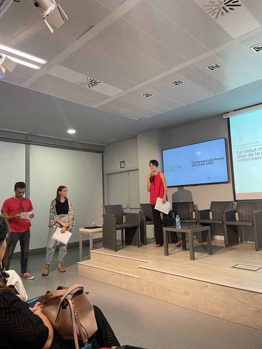 ASCISAM's tweet image. A punt de saber a la #jornada de #salutmental del @COIBarcelona la guanyadora/r del V Premi de Recerca de l’ @ASCISAM .
Finalistes Maria Bosch i @DavidBatallaDUI 👏👏👏