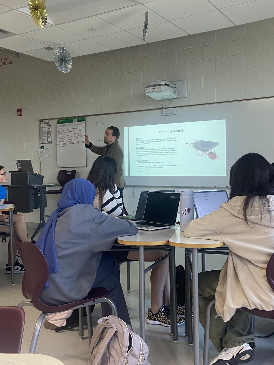 Laura Taylor tweet media