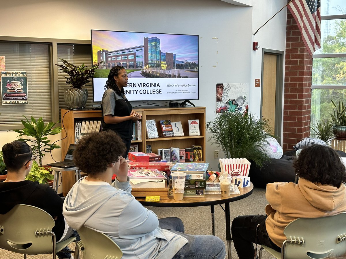 Such a great turnout for our first <a href="/NOVAcommcollege/">NOVAcommcollege</a> information session! <a href="/LangstonHS_APS/">Langston High School</a> <a href="/kimjadavis/">Kimberly J-Davis</a> <a href="/JennDeninoAPS/">Jennifer Denino</a>