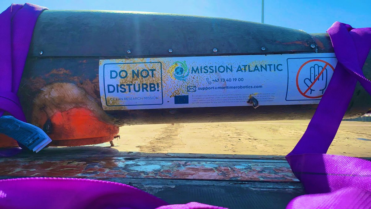 GliderPLOCAN's tweet photo. @MISSIONATLANTIC = Mission accomplished!!! Smooth #WaveGlider recovery after 2.5 months transect between #Açores & @GranCanariaCab @canariashub Congrats piloting&field teams for the great job @OkeanosUac #IMAR #MROB @DTUtweet @EuroGOOS @Groom2RI @LiquidRobotics #ICTSNews @plocan https://t.co/TqpWVRm1ev