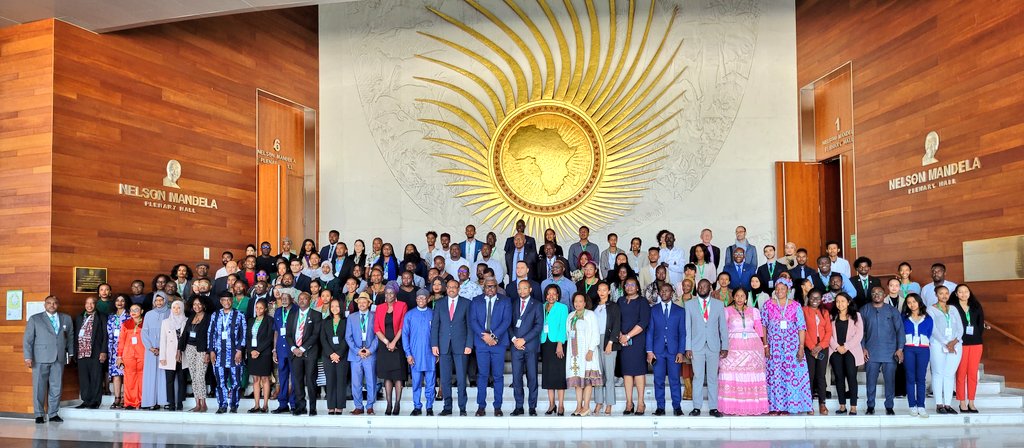 HMDessalegn's tweet photo. The 12th High-Level Dialogue on Democracy, Governance and HumanRights in Africa wasofficially opened today @_AfricanUnion under the theme: Delivering #PeaceDividends throughthe @AfCFTA Implementation. I delivered a keynote address to the participants of this year’s HLD, mostlyyouths, concerning  Democratic Governance, Peace, security and Development.In 2050, 40% of global youth will be living in Africa. The future of Democratic Development rests on our youth. I urge the African Youth to Earn it. @AUC_PAPS @AGA_Platform
#DGTrends
