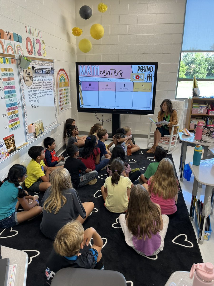 Ri_Garrison's tweet photo. We loved having our surprise guest reader visit us yesterday!! @HovatterES @lamerc17 https://t.co/j6fInDfMPO