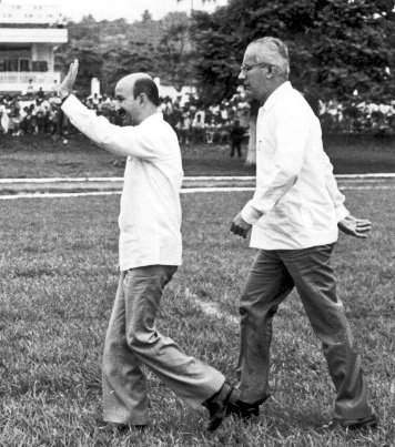 Pulido_Cueto's tweet photo. Carlos Salinas de Gortari y @DanteDelgado son ladrones y sicarios del neoliberalismo. #AMLO lo sabe, no es simple retórica cuando los señala. 
Presidente, antes de terminar su administración, los @ManiobristasVER #Estibadores #Checadores le pedimos ponga a ambos en la cárcel. 2/2 https://t.co/xqkTgr73jA