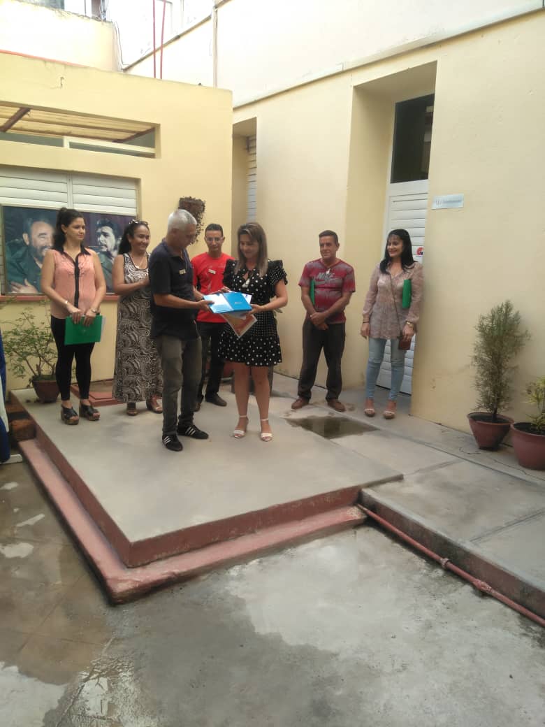 citmacamaguey's tweet photo. Se hace entrega de reconocimiento a la gestora de archivo de la Dirección Provincial de Salud en Camagüey Edelis Loraine Huerta Basulto por su valioso trabajo de parte de la Delegación Territorial del CITMA en Camagüey.
#CitmaCamagüey
#cubarchivos https://t.co/EvfSZ7gVuq